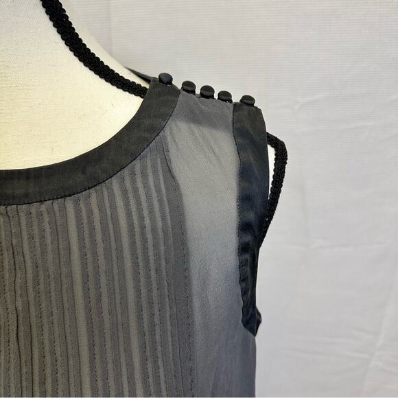 Banana Republic Sleeveless Pleated Top Size Small - Picture 3 of 11